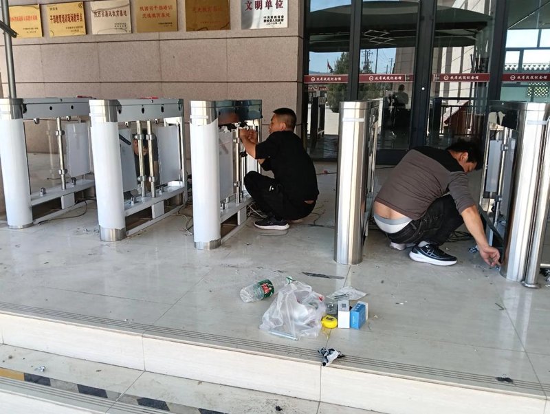 旋转门厂家：引领建筑智能化的风向标